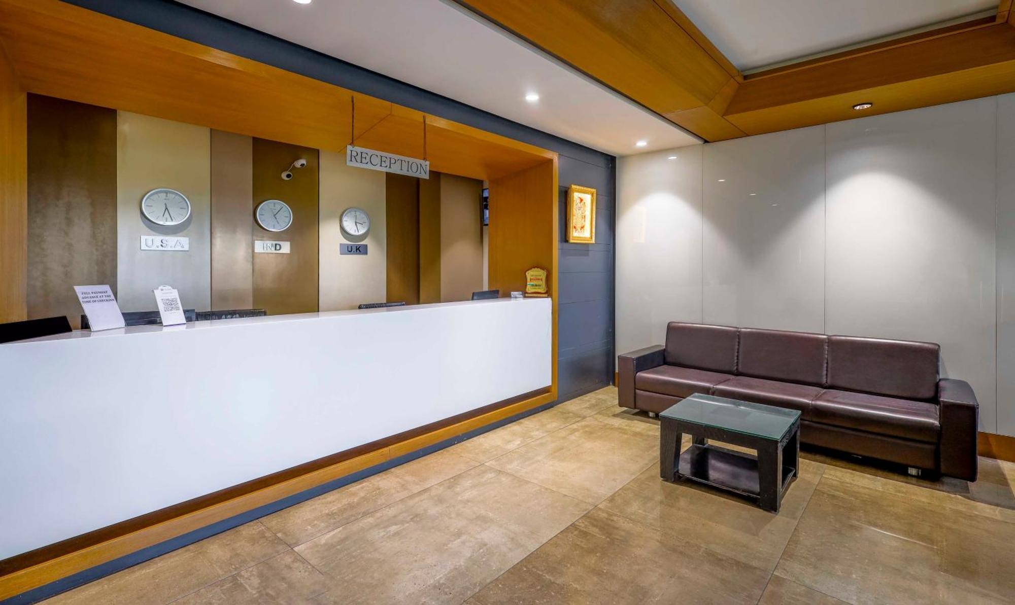 Hotel Treebo Blue Moon Gandhinagar Zewnętrze zdjęcie