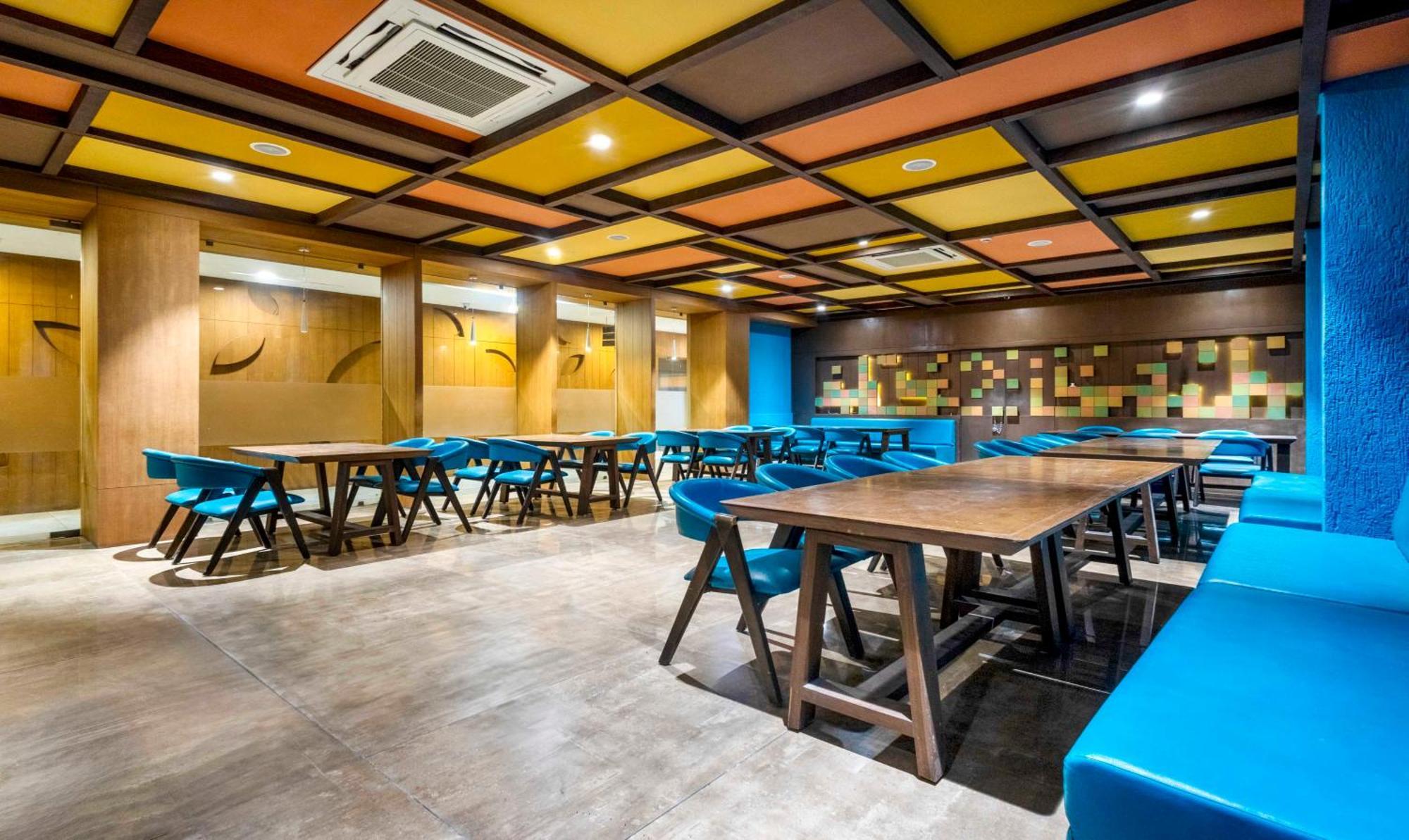 Hotel Treebo Blue Moon Gandhinagar Zewnętrze zdjęcie