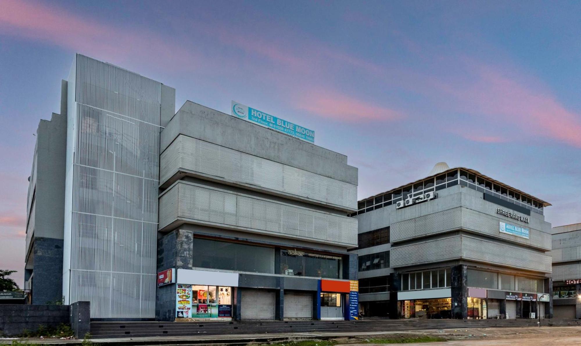 Hotel Treebo Blue Moon Gandhinagar Zewnętrze zdjęcie