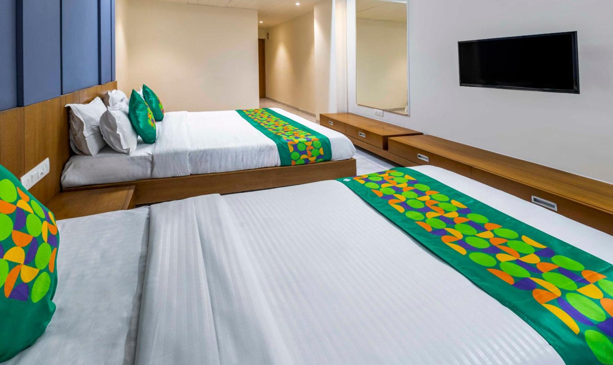 Hotel Treebo Blue Moon Gandhinagar Zewnętrze zdjęcie